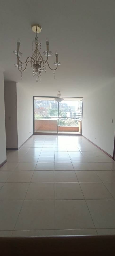 Apartamento de 3 alcobas en arriendo en Los Naranjos, Medellín, 120 m² · foto 7 de 24