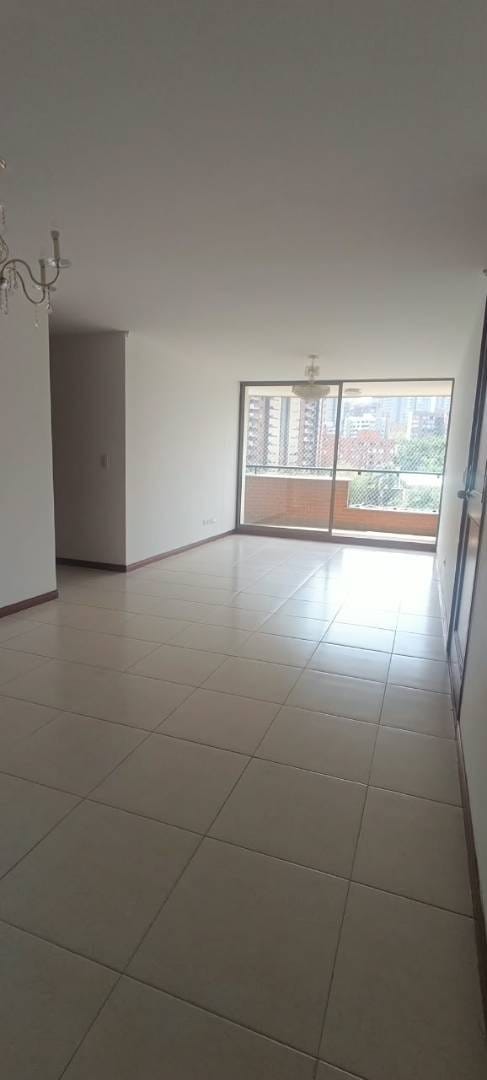 Apartamento de 3 alcobas en arriendo en Los Naranjos, Medellín, 120 m² · foto 9 de 24
