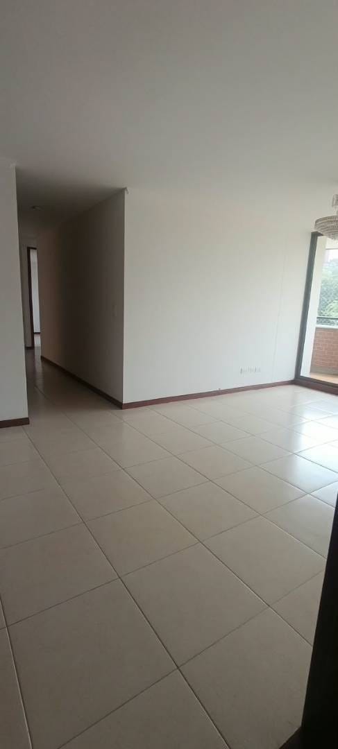 Apartamento de 3 alcobas en arriendo en Los Naranjos, Medellín, 120 m² · foto 10 de 24