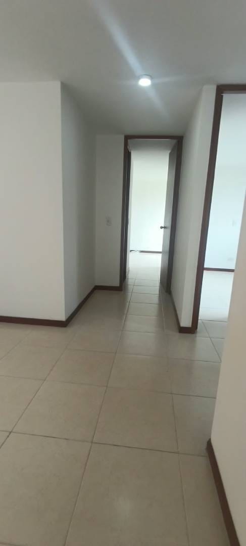 Apartamento de 3 alcobas en arriendo en Los Naranjos, Medellín, 120 m² · foto 11 de 24