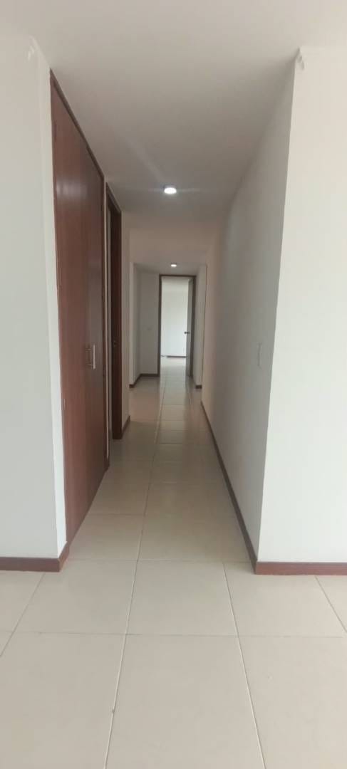 Apartamento de 3 alcobas en arriendo en Los Naranjos, Medellín, 120 m² · foto 12 de 24
