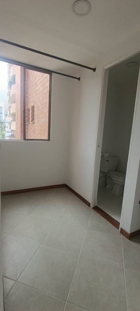 Apartamento de 3 alcobas en arriendo en Los Naranjos, Medellín, 120 m² · foto 21 de 24