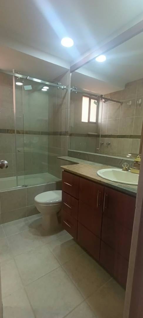 Apartamento de 3 alcobas en arriendo en Los Naranjos, Medellín, 120 m² · foto 23 de 24
