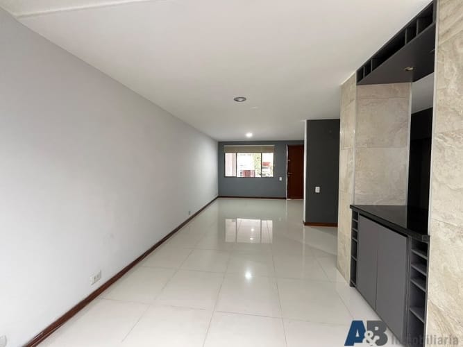 Casa de 3 alcobas en arriendo en La Inmaculada, Envigado, 160 m² · foto 3 de 20