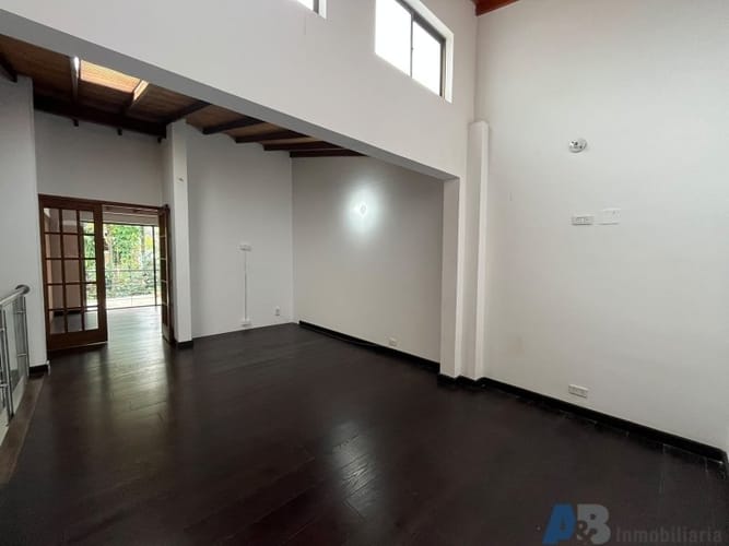 Casa de 3 alcobas en arriendo en La Inmaculada, Envigado, 160 m² · foto 7 de 20