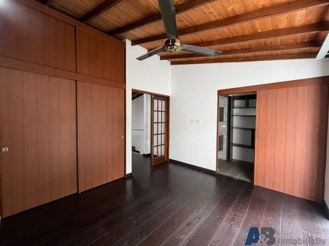 Casa de 3 alcobas en arriendo en La Inmaculada, Envigado, 160 m² · foto 10 de 20