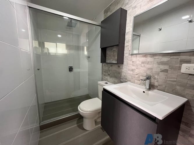 Casa de 3 alcobas en arriendo en La Inmaculada, Envigado, 160 m² · foto 11 de 20
