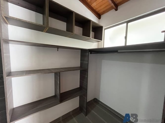 Casa de 3 alcobas en arriendo en La Inmaculada, Envigado, 160 m² · foto 12 de 20
