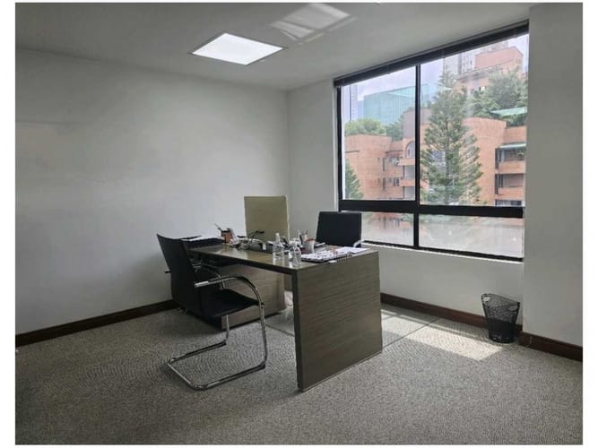 Oficina en venta en La Aguacatala, Medellín, 135 m² · foto 3 de 9