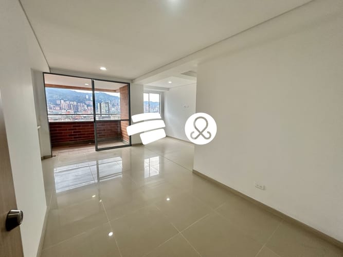 Apartamento de 2 alcobas en venta en Centro, Itagüí, 61 m² · foto 3 de 24