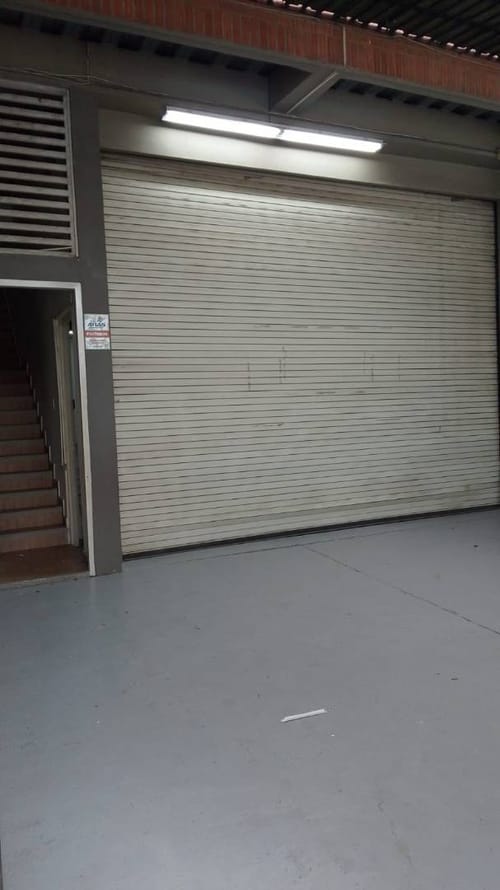 Bodega en arriendo en Republica De Israel, Cali, 240 m² · foto 2 de 9