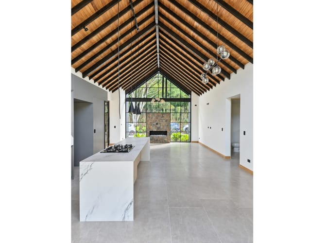 Casa de 3 alcobas en venta en San Antonio De Pereira, Rionegro, 290 m² · foto 4 de 10