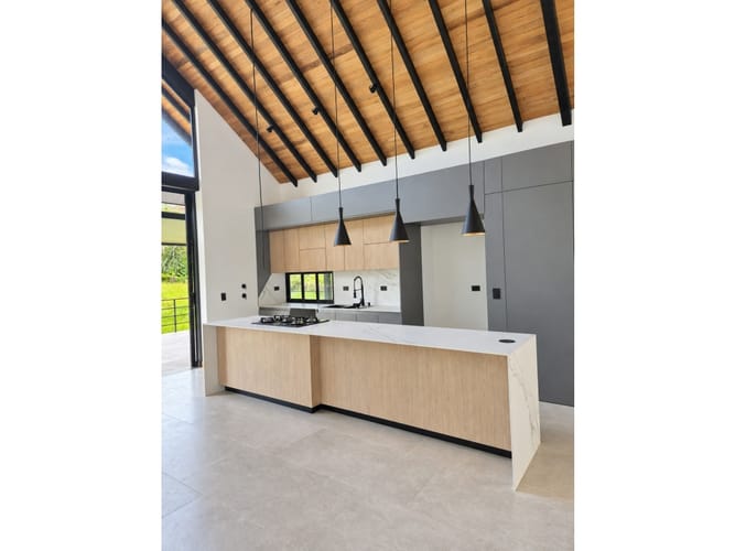 Casa de 3 alcobas en venta en San Antonio De Pereira, Rionegro, 290 m² · foto 5 de 10
