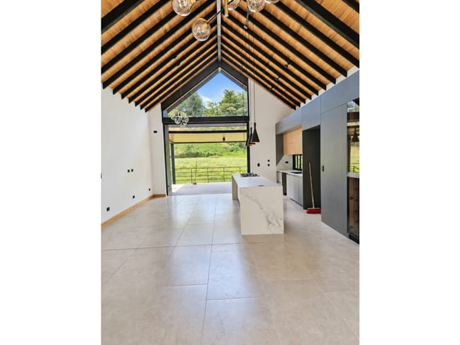 Casa de 3 alcobas en venta en San Antonio De Pereira, Rionegro, 290 m² · foto 6 de 10