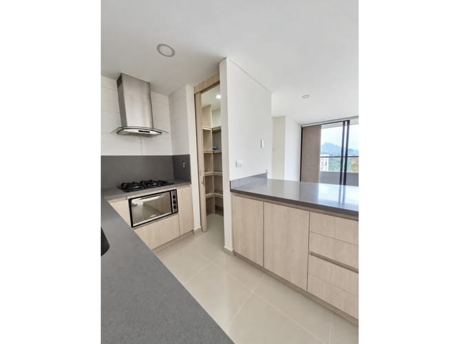 Apartamento de 2 alcobas en venta en Loma Del Escobero, Envigado, 75 m² · foto 4 de 9