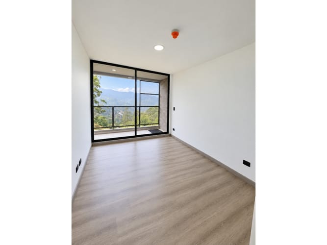 Apartamento de 2 alcobas en venta en Loma Del Escobero, Envigado, 75 m² · foto 7 de 9