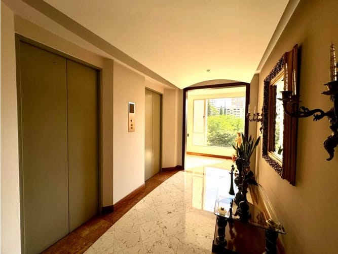 Apartamento de 4 alcobas en venta en El Poblado, Medellín, 412 m² · foto 2 de 15