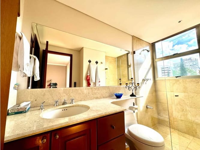 Apartamento de 4 alcobas en venta en El Poblado, Medellín, 412 m² · foto 14 de 15