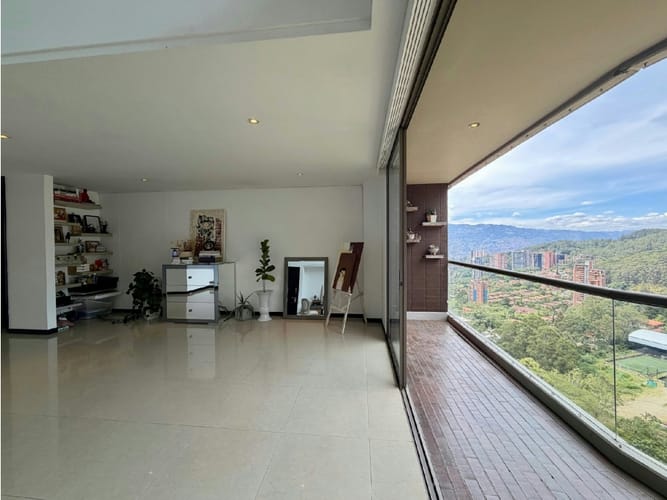 Apartamento de 2 alcobas en venta en El Poblado, Medellín, 189 m² · foto 3 de 8