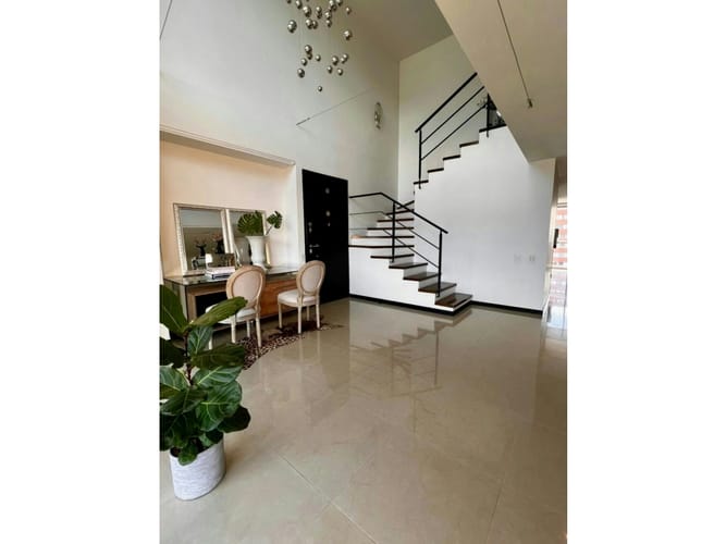 Apartamento de 2 alcobas en venta en El Poblado, Medellín, 189 m² · foto 4 de 8