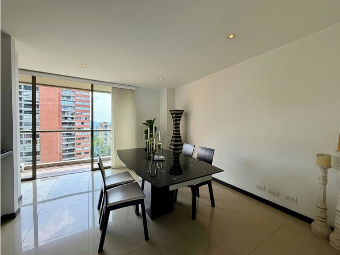 Apartamento de 2 alcobas en venta en El Poblado, Medellín, 189 m² · foto 5 de 8