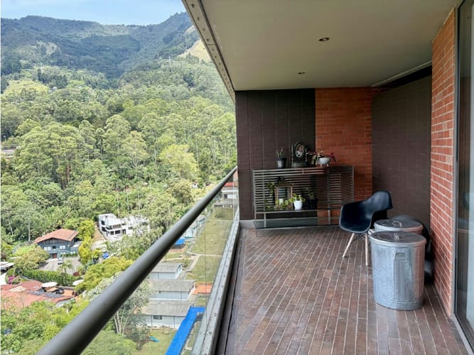 Apartamento de 2 alcobas en venta en El Poblado, Medellín, 189 m² · foto 8 de 8