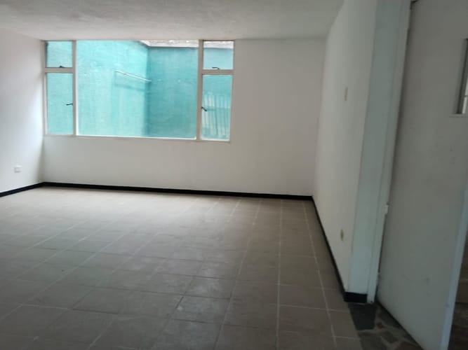 Casa de 5 alcobas en arriendo en Santa Isabel, Bogotá, 202 m² · foto 3 de 6