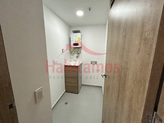 Apartamento de 3 alcobas en arriendo en Loma Del Indio, Medellín, 102 m² · foto 3 de 15