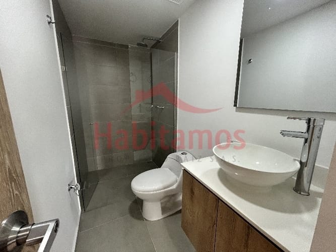 Apartamento de 3 alcobas en arriendo en Loma Del Indio, Medellín, 102 m² · foto 8 de 15