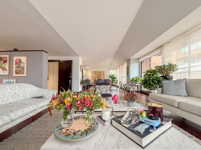 Apartamento de 4 alcobas en venta en Los Rosales, Bogotá, 343 m² · foto 2 de 21
