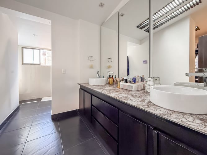 Apartamento de 4 alcobas en venta en Los Rosales, Bogotá, 343 m² · foto 14 de 21