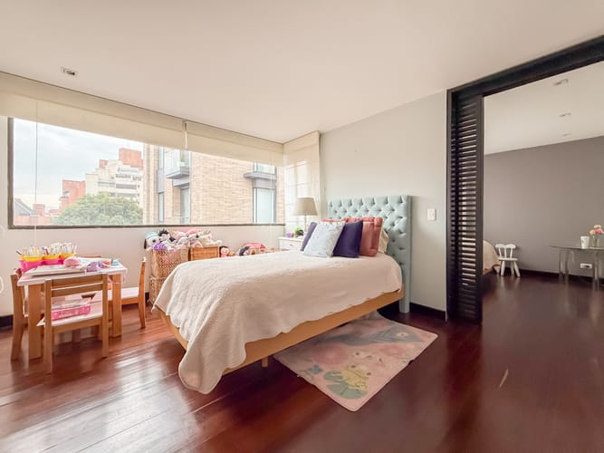 Apartamento de 4 alcobas en venta en Los Rosales, Bogotá, 343 m² · foto 17 de 21