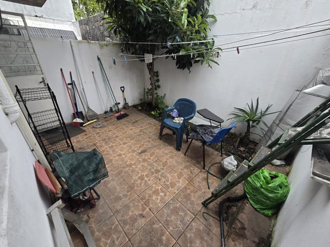 ALQUILER | Dos dormitorios con frente con garage y fondo · Foto 8