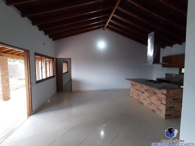 Casa de 4 alcobas en arriendo en La Mina, Envigado, 450 m² · foto 3 de 15