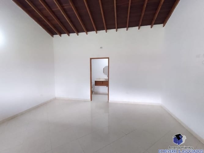 Casa de 4 alcobas en arriendo en La Mina, Envigado, 450 m² · foto 5 de 15