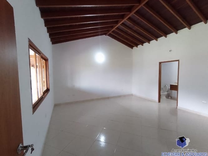 Casa de 4 alcobas en arriendo en La Mina, Envigado, 450 m² · foto 7 de 15