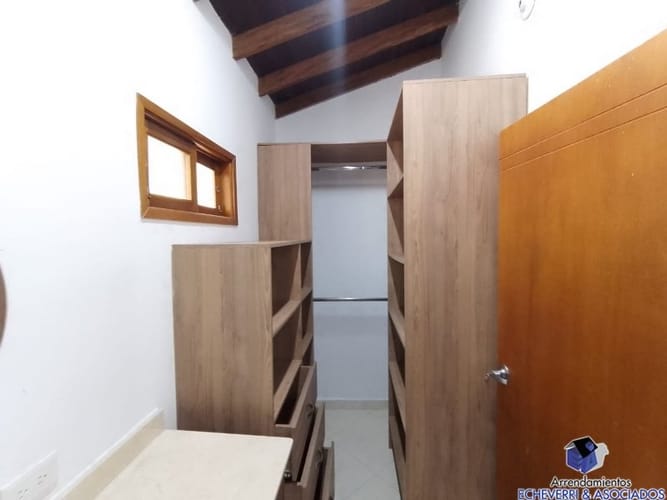 Casa de 4 alcobas en arriendo en La Mina, Envigado, 450 m² · foto 8 de 15