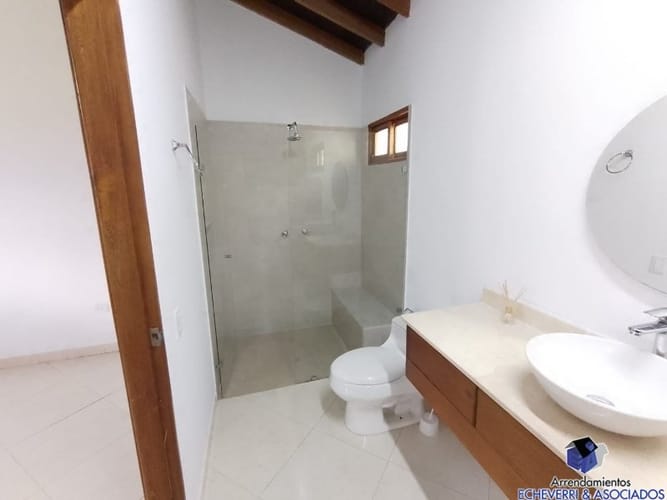 Casa de 4 alcobas en arriendo en La Mina, Envigado, 450 m² · foto 9 de 15