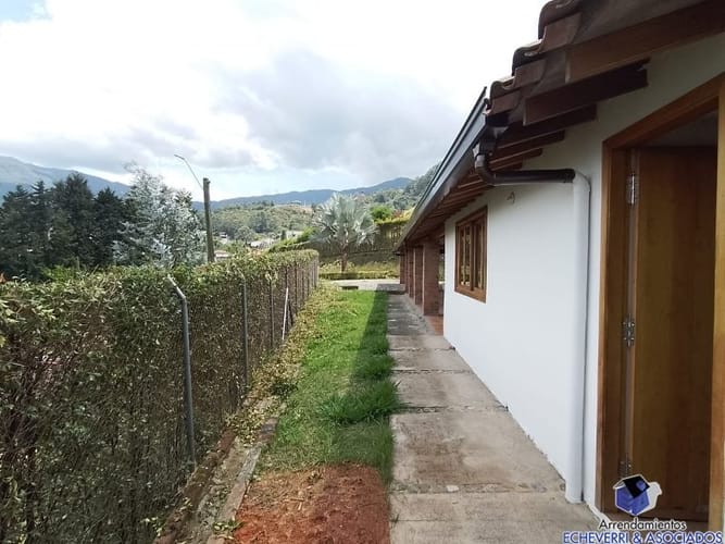 Casa de 4 alcobas en arriendo en La Mina, Envigado, 450 m² · foto 13 de 15