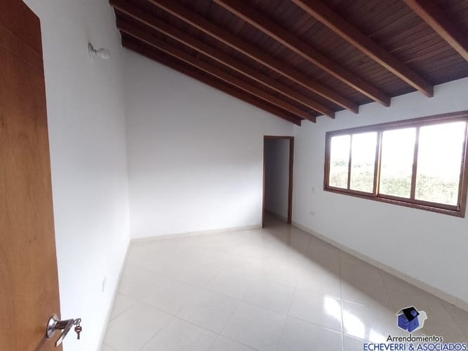Casa de 4 alcobas en arriendo en La Mina, Envigado, 450 m² · foto 15 de 15