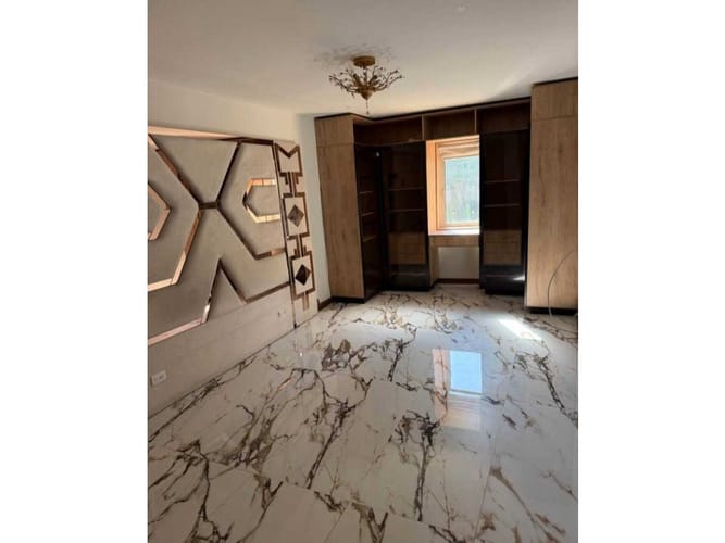 Casa de 5 alcobas en arriendo en Santa Teresita, Medellín, 220 m² · foto 6 de 14