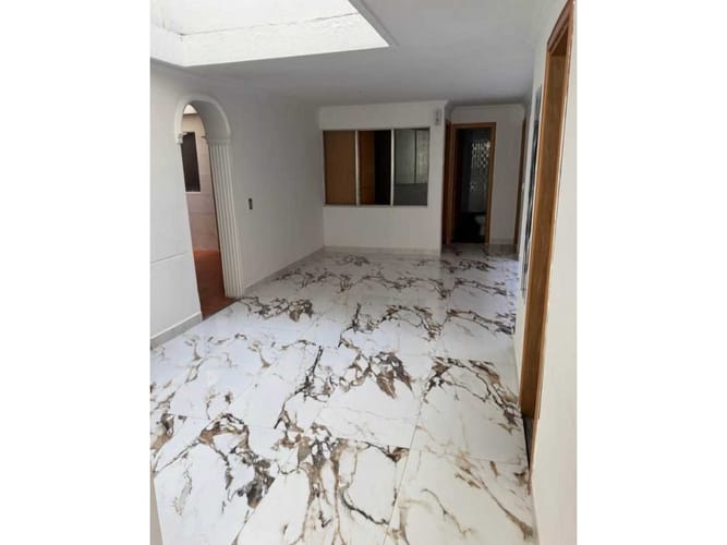 Casa de 5 alcobas en arriendo en Santa Teresita, Medellín, 220 m² · foto 8 de 14