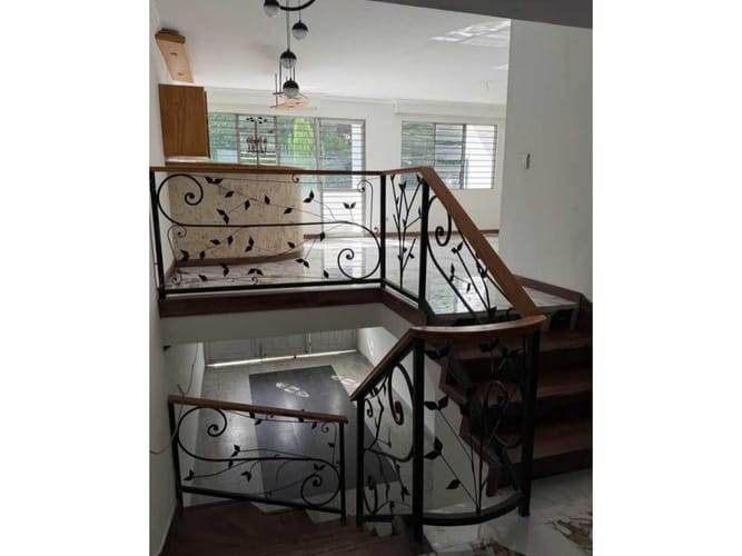 Casa de 5 alcobas en arriendo en Santa Teresita, Medellín, 220 m² · foto 10 de 14