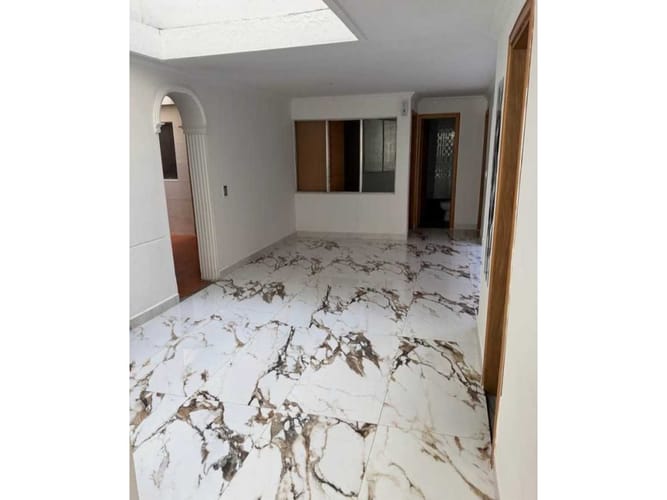Casa de 5 alcobas en arriendo en Santa Teresita, Medellín, 220 m² · foto 11 de 14
