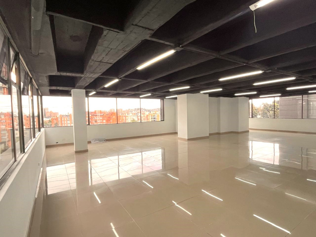 Oficina en Arriendo en Santa barbara central, Bogotá