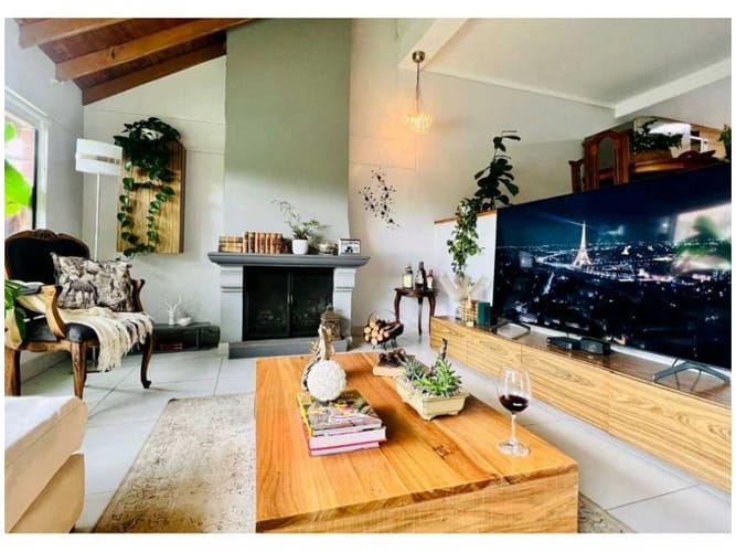 Casa de 3 alcobas en venta en Cuatro Esquinas, Rionegro, 170 m² · foto 2 de 5