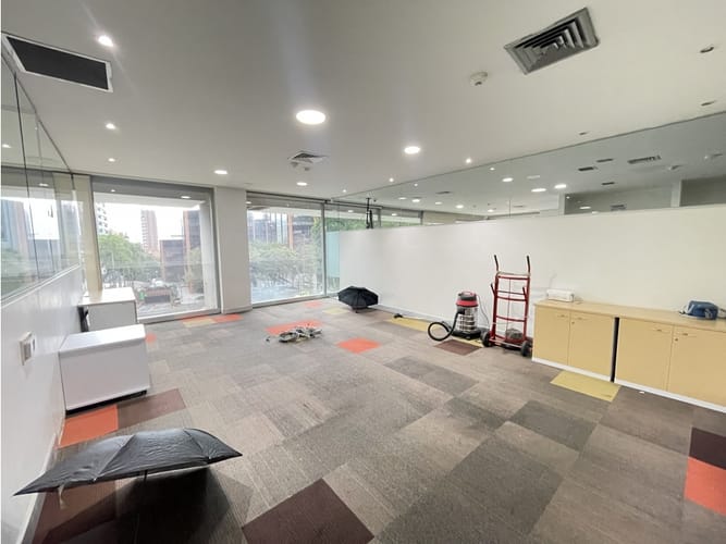 Oficina en arriendo en Milla De Oro, Medellín, 310 m² · foto 2 de 11
