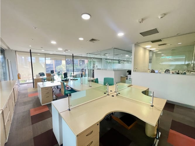 Oficina en arriendo en Milla De Oro, Medellín, 310 m² · foto 3 de 11
