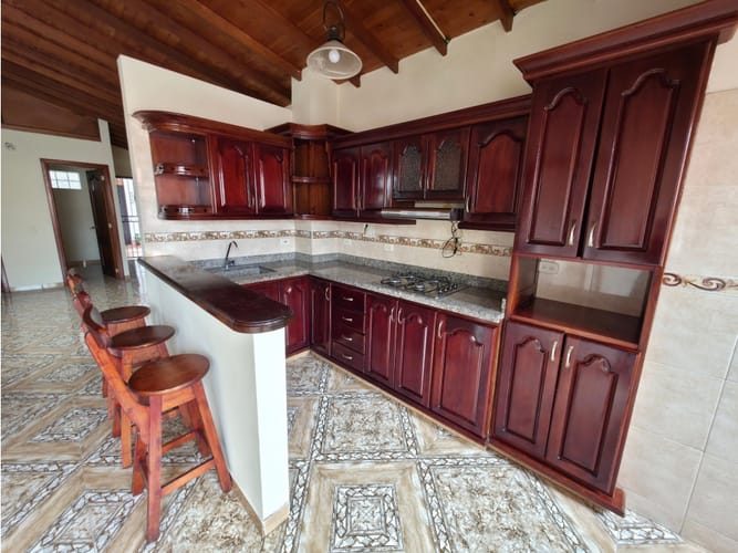 Apartamento de 4 alcobas en arriendo en Boston, Medellín, 98 m² · foto 2 de 24