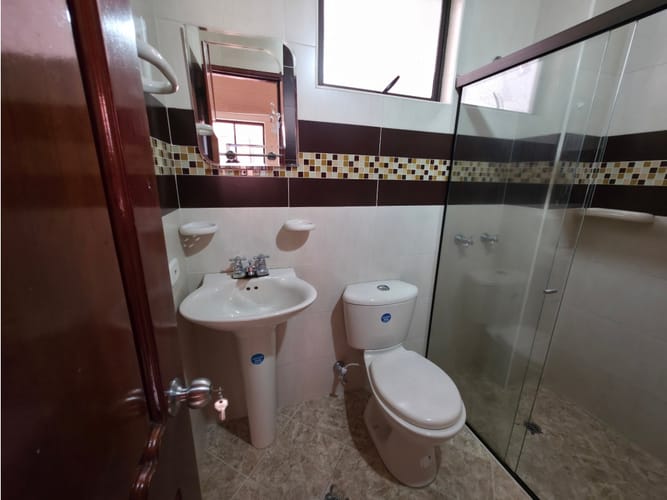 Apartamento de 4 alcobas en arriendo en Boston, Medellín, 98 m² · foto 11 de 24